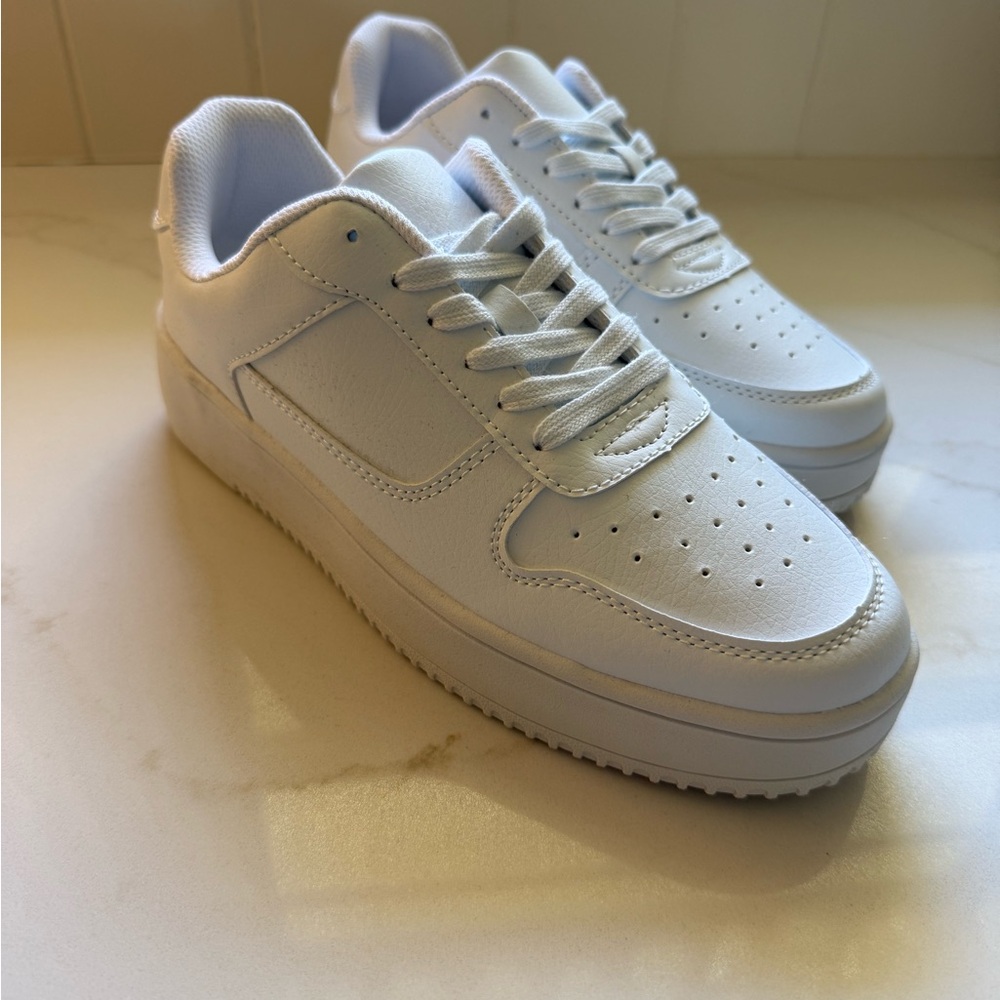 Classic White Women’s Sneakers